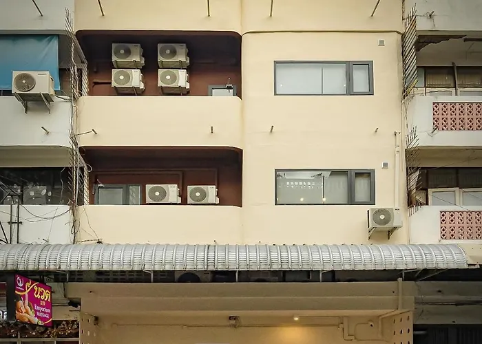 Apartment - 5 Mins From Mrt Huai Khwang