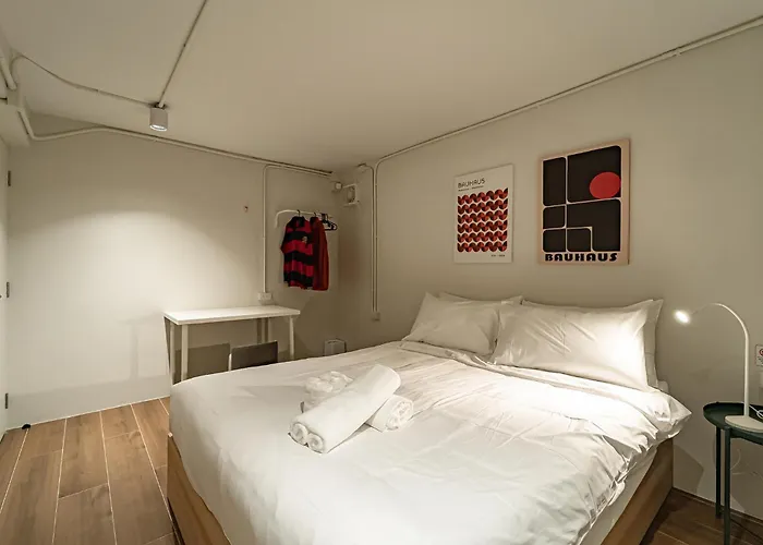 Apartment - 5 Mins From Mrt Huai Khwang *