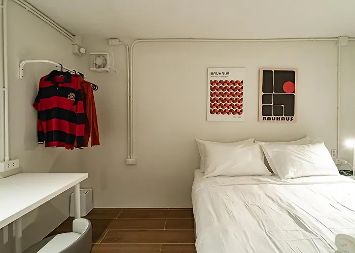 - 5 Mins From Mrt Huai Khwang Apartment