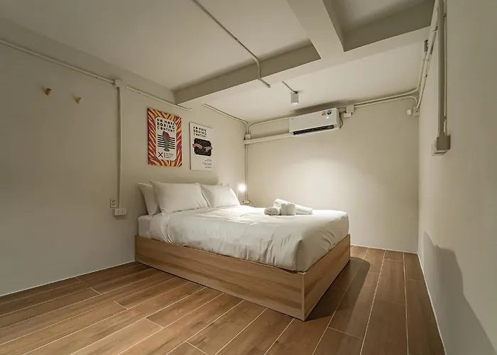 - 5 Mins From Mrt Huai Khwang Apartment Bangkok