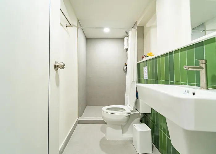 - 5 Mins From Mrt Huai Khwang Apartment