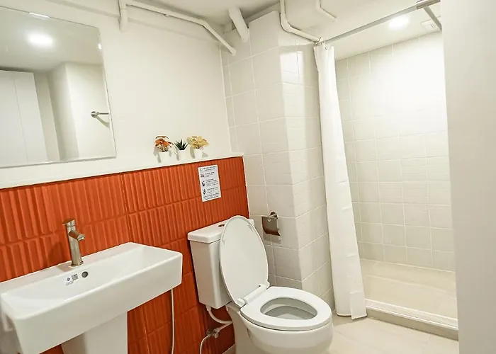 - 5 Mins From Mrt Huai Khwang Apartment Bangkok