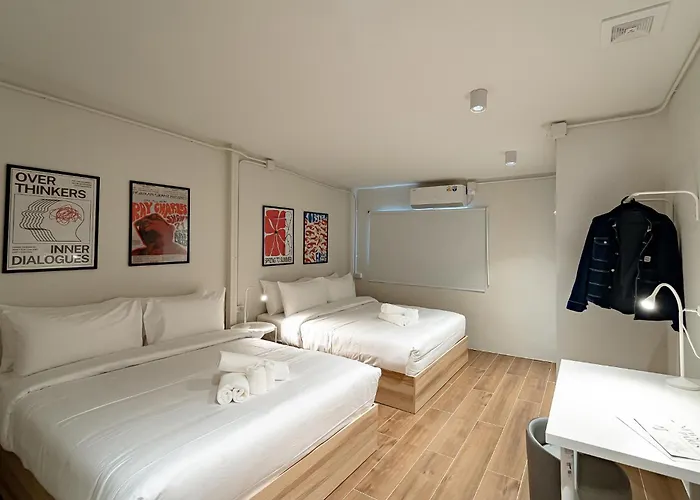 - 5 Mins From Mrt Huai Khwang Bangkok