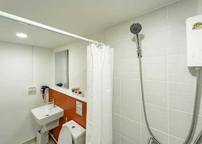 - 5 Mins From Mrt Huai Khwang Bangkok