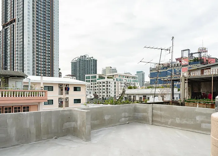 - 5 Mins From Mrt Huai Khwang Apartment Bangkok