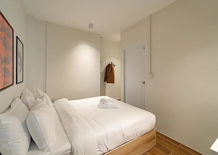 - 5 Mins From Mrt Huai Khwang Apartment *